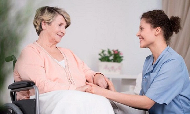 Tiêu Chí Chọn Lựa Dịch Vụ Chăm Sóc Người Già Đáng Tin Cậy