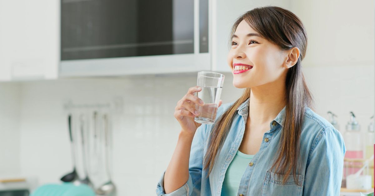 Uống Đủ Nước Là Yếu Tố Cốt Lõi Trong Chăm Sóc Cơ Thể Hàng Ngày