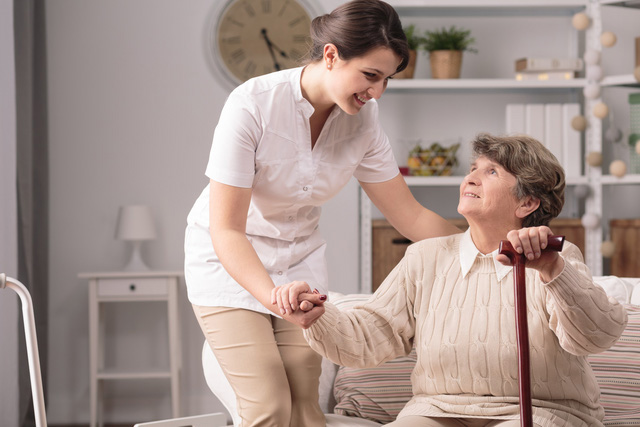 Dịch Vụ Giúp Việc Chăm Người Già Tận Tâm Uy Tín Cao