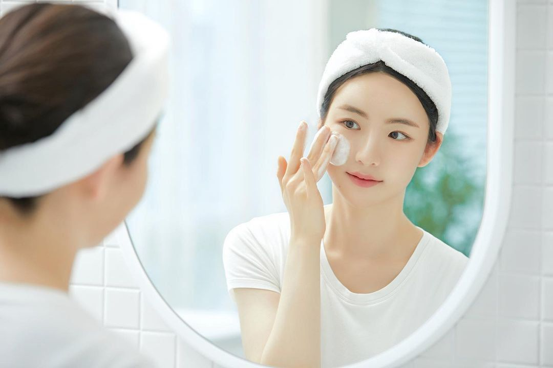 Cung Cấp Đủ Vitamin Và Nước Hàng Ngày Để Hỗ Trợ Chăm Sóc Da
